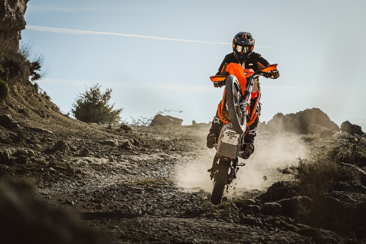 KTM presenta le nuove 690 Enduro R e 690 SMC R 2026